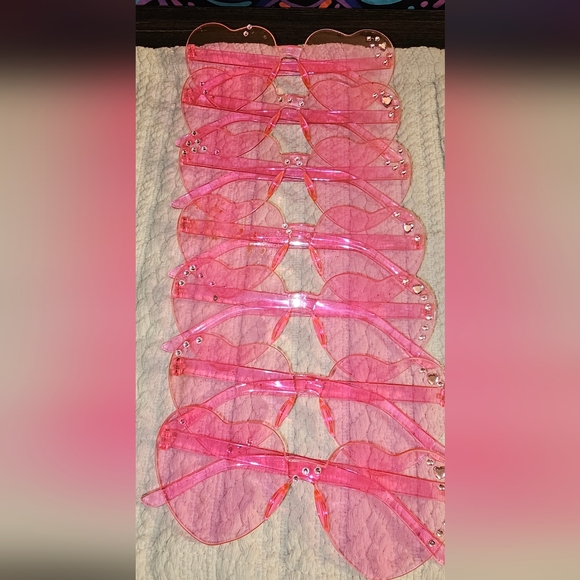 7 Ct. Pink Heart-Shaped Party Glasses - Picture 2 of 7